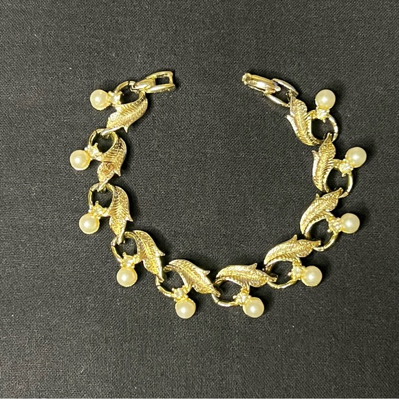 Gold Leaf Bracelet with Pearls and Organic Design - Picture 12 of 13